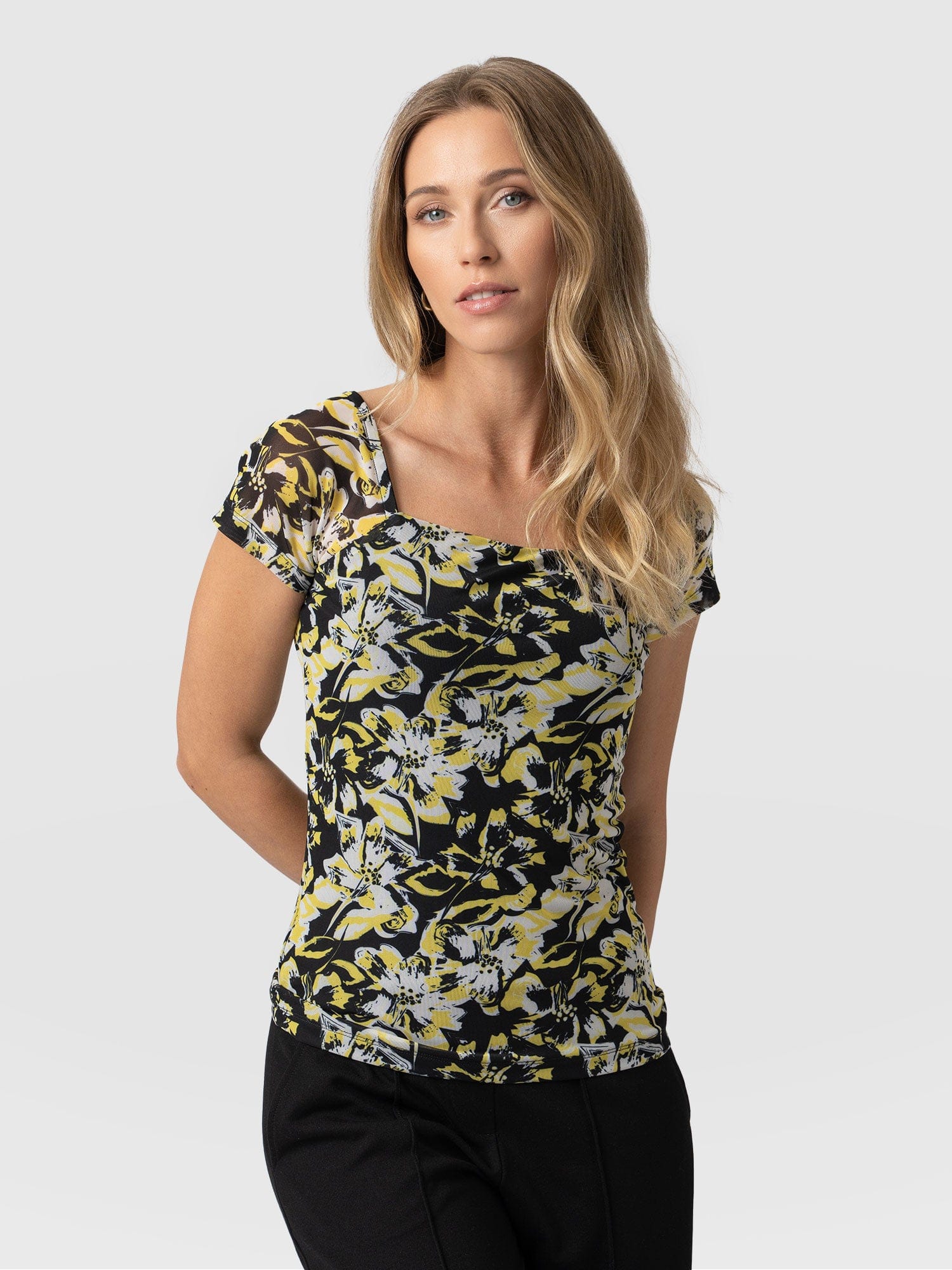 Marlene Mesh Short Sleeve Tee Jardin Stencil - Women's Tops | Saint + Sofia® EU